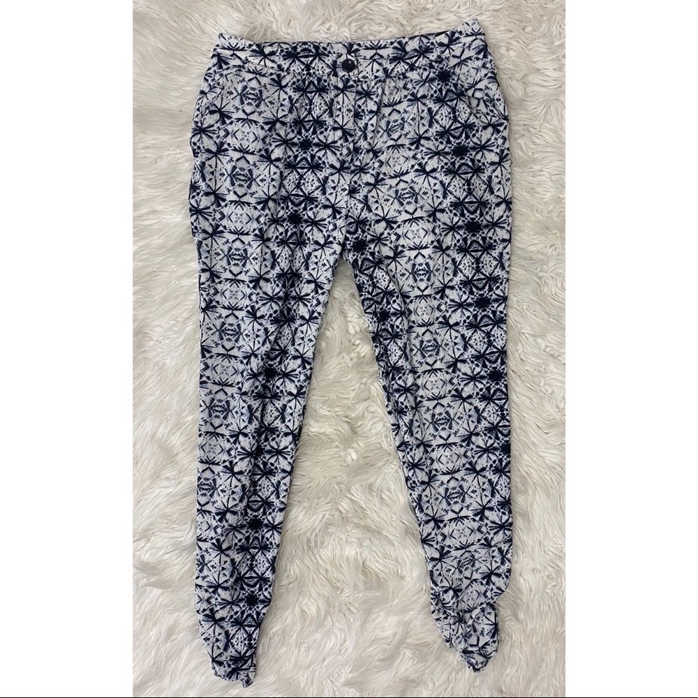 June & Hudson | Geometric Floral Print Ankle Pants Navy Blue & White Ruched Leg